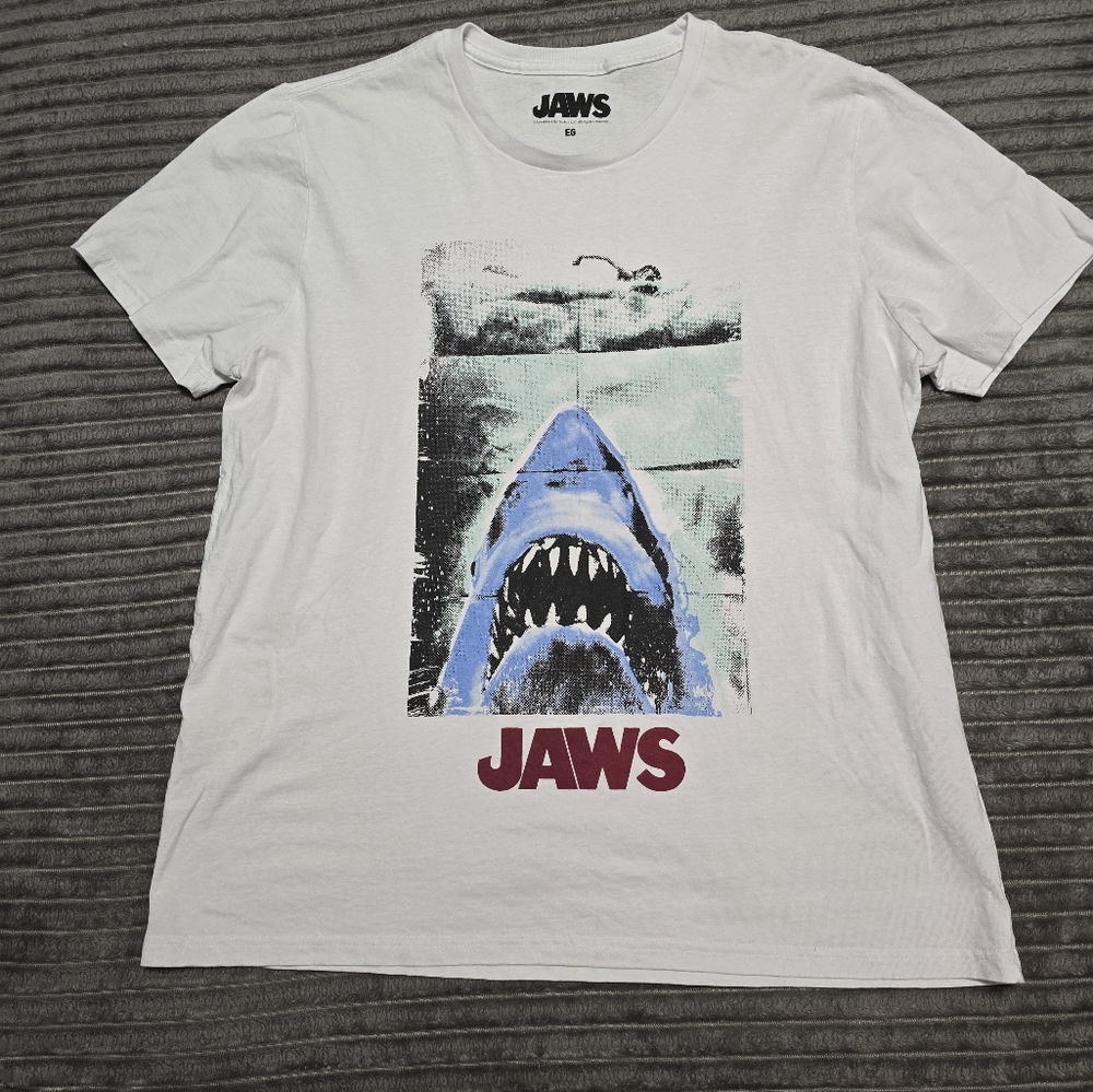 💚 B2G1 NWOT t-shirt Jaws